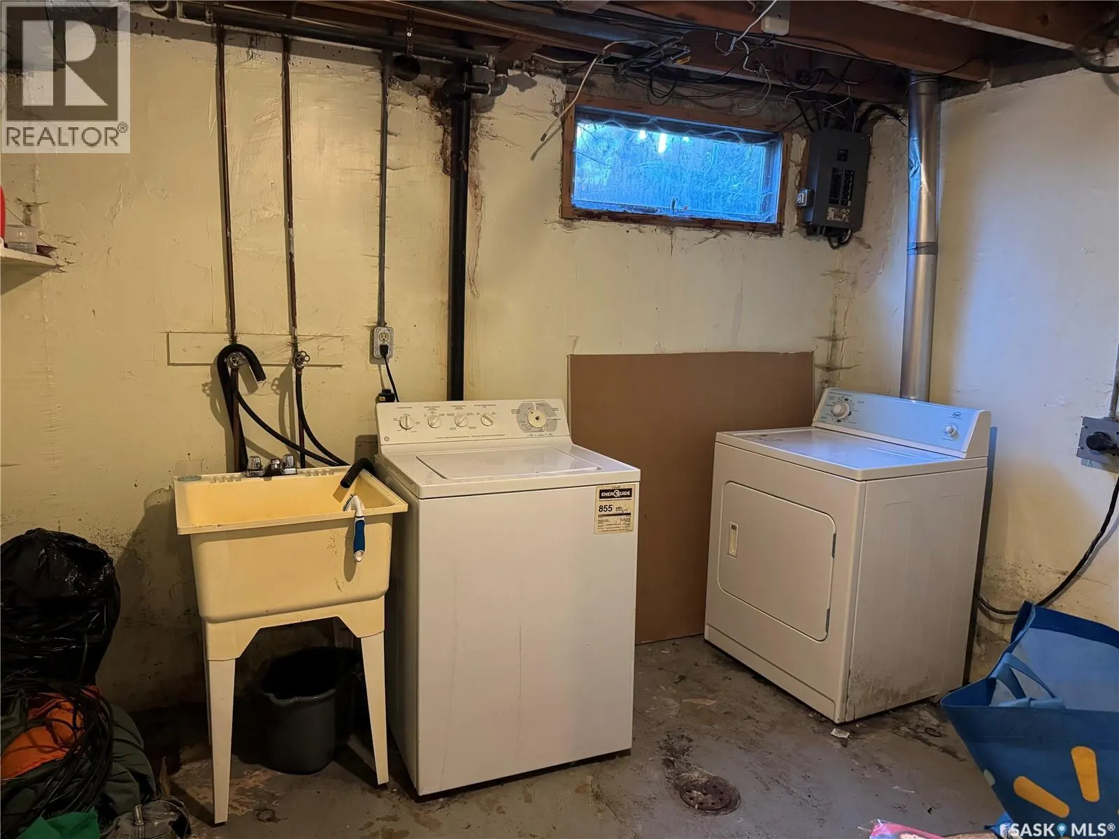 9A & 9B Maple PLACE