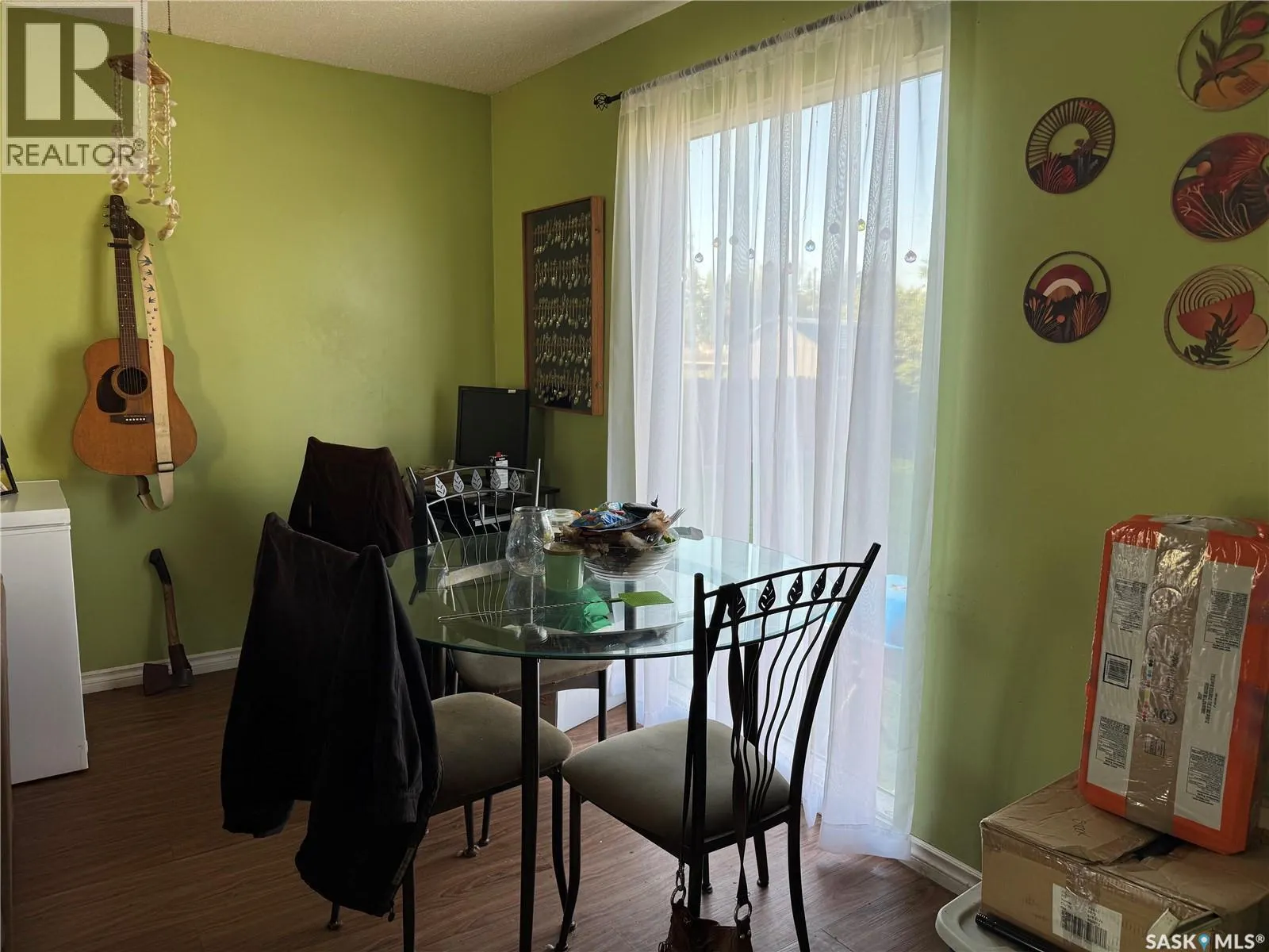 9A & 9B Maple PLACE