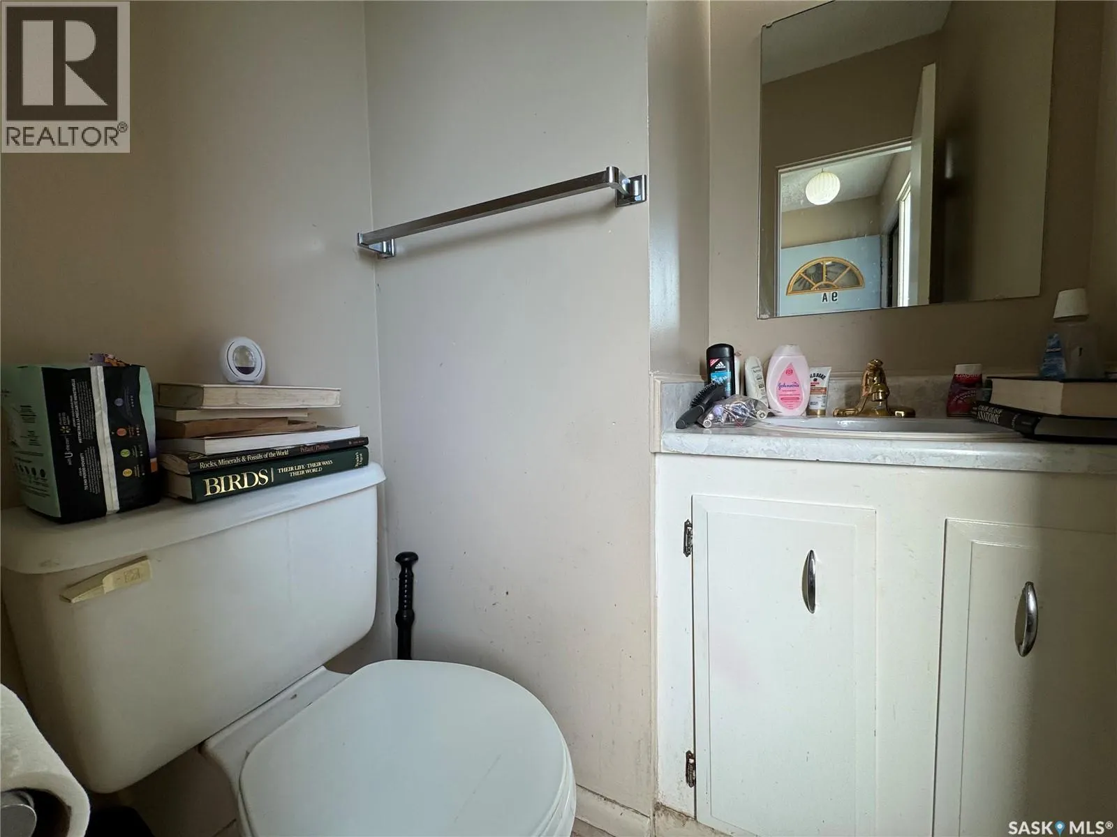 9A & 9B Maple PLACE