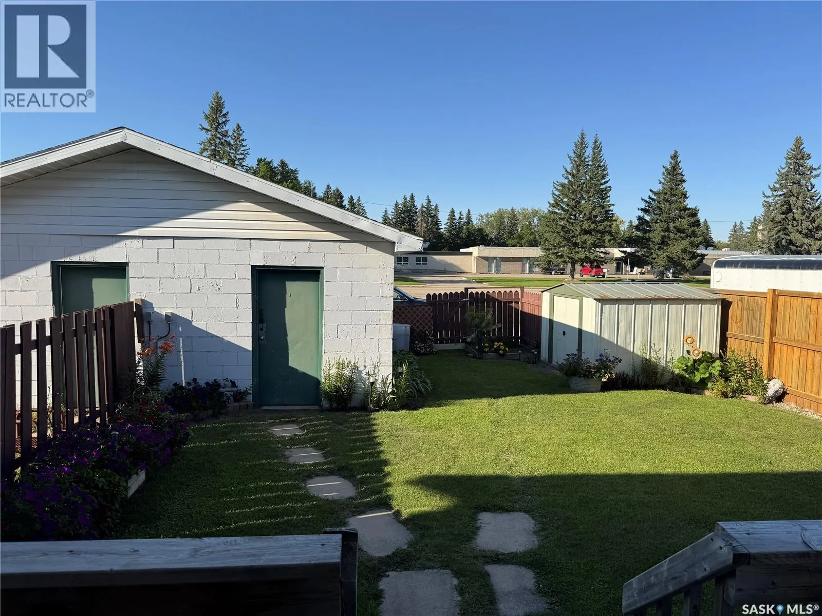9A & 9B Maple PLACE