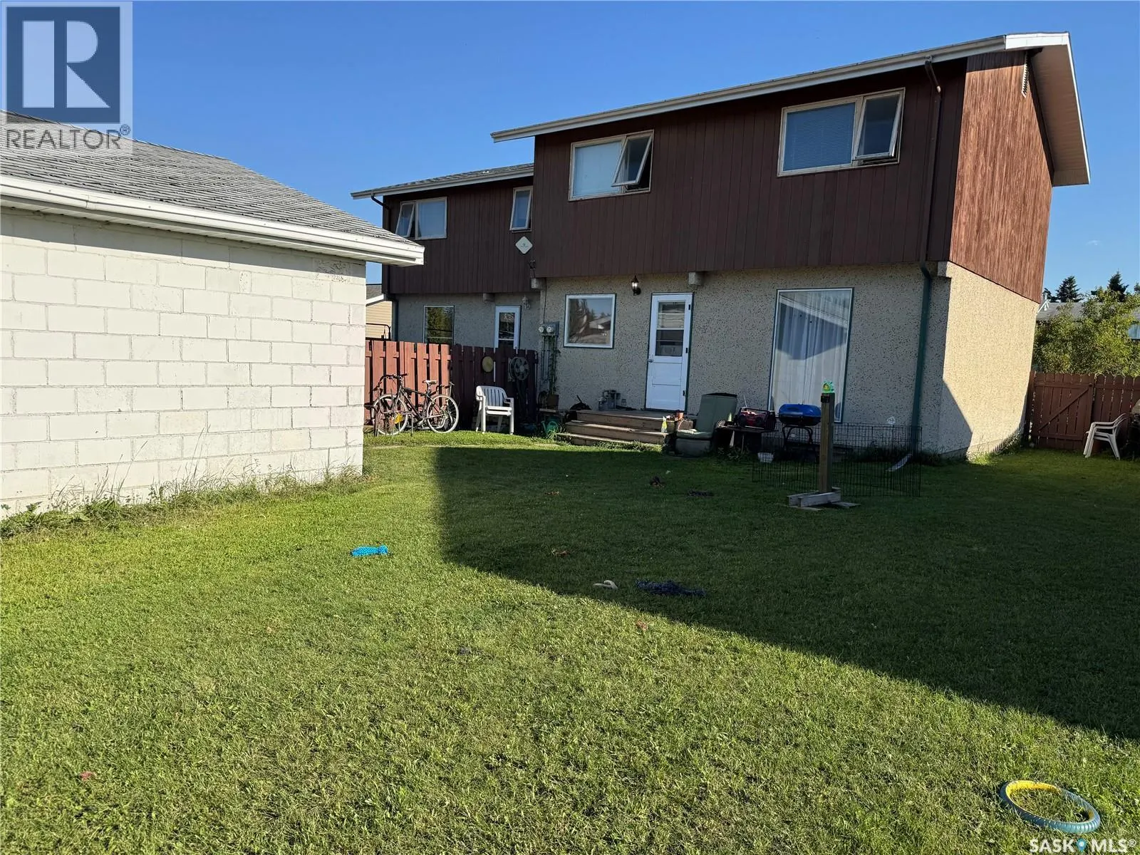 9A & 9B Maple PLACE