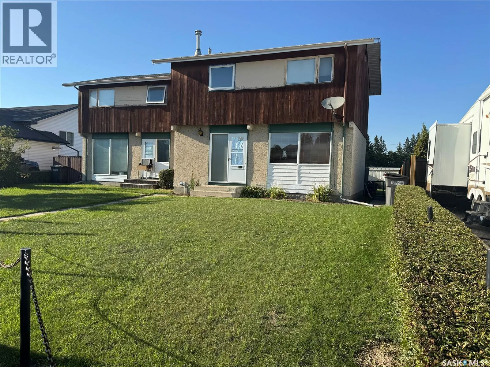 9A & 9B Maple PLACE