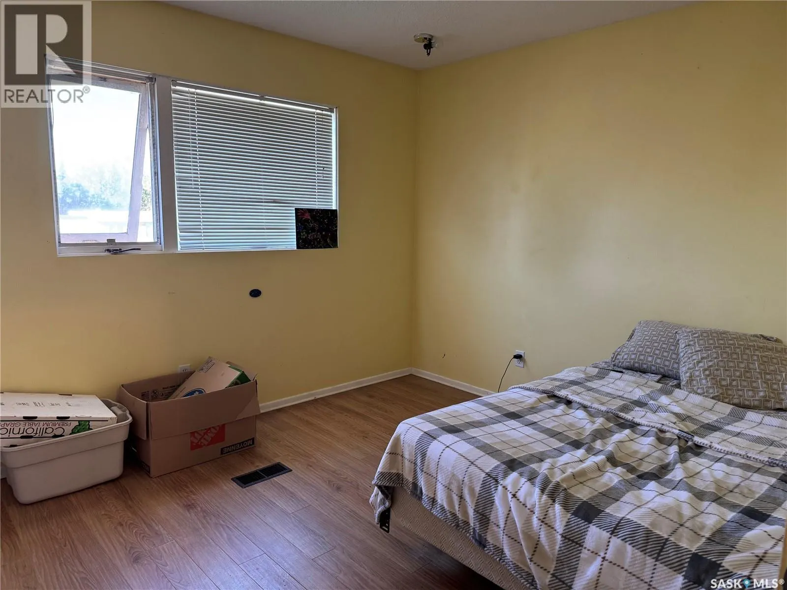 9A & 9B Maple PLACE