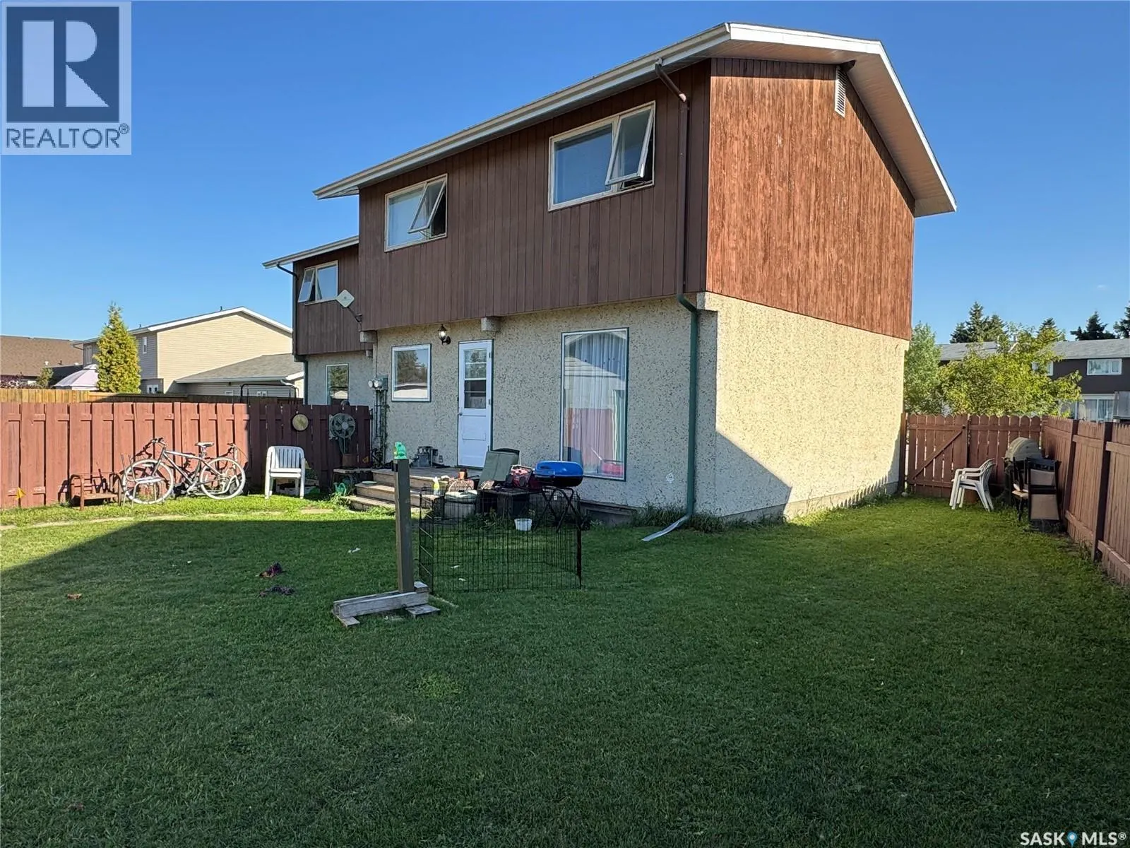 9A & 9B Maple PLACE