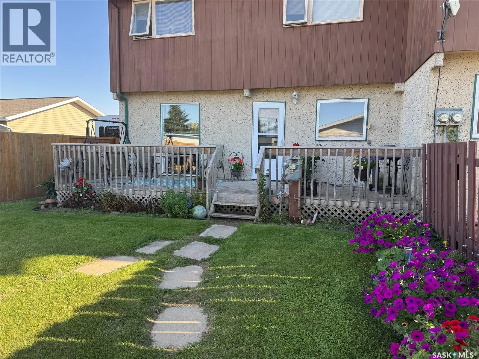 9A & 9B Maple PLACE