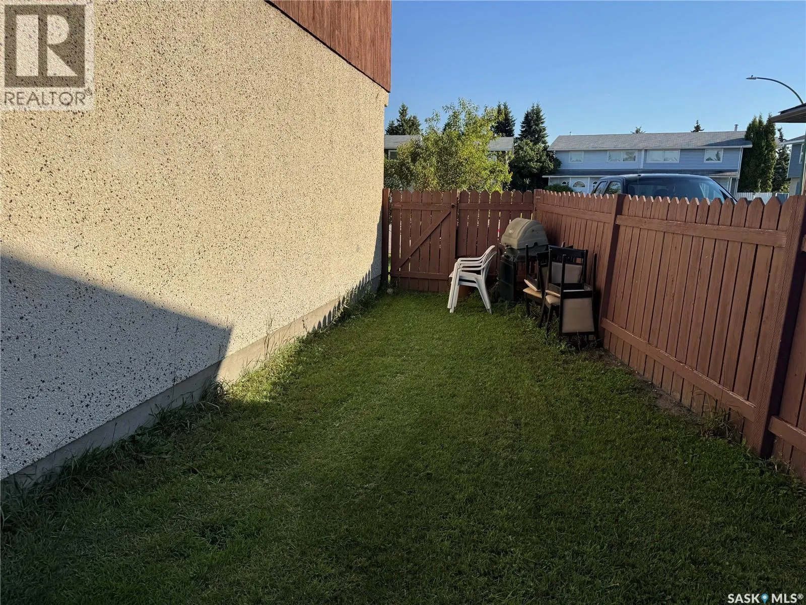 9A & 9B Maple PLACE