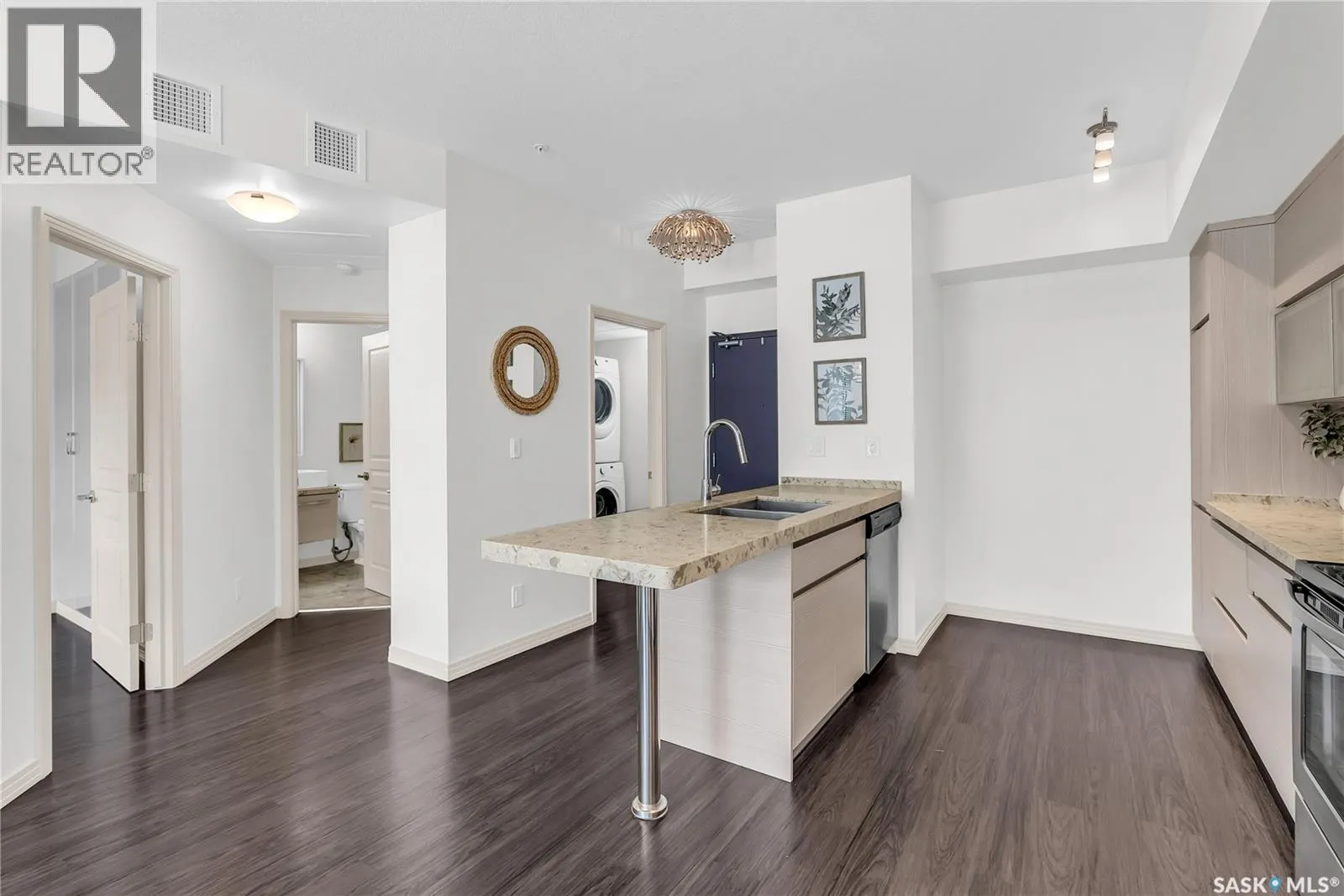 221 223 Evergreen SQUARE