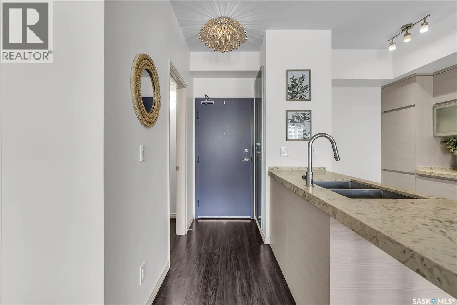 221 223 Evergreen SQUARE