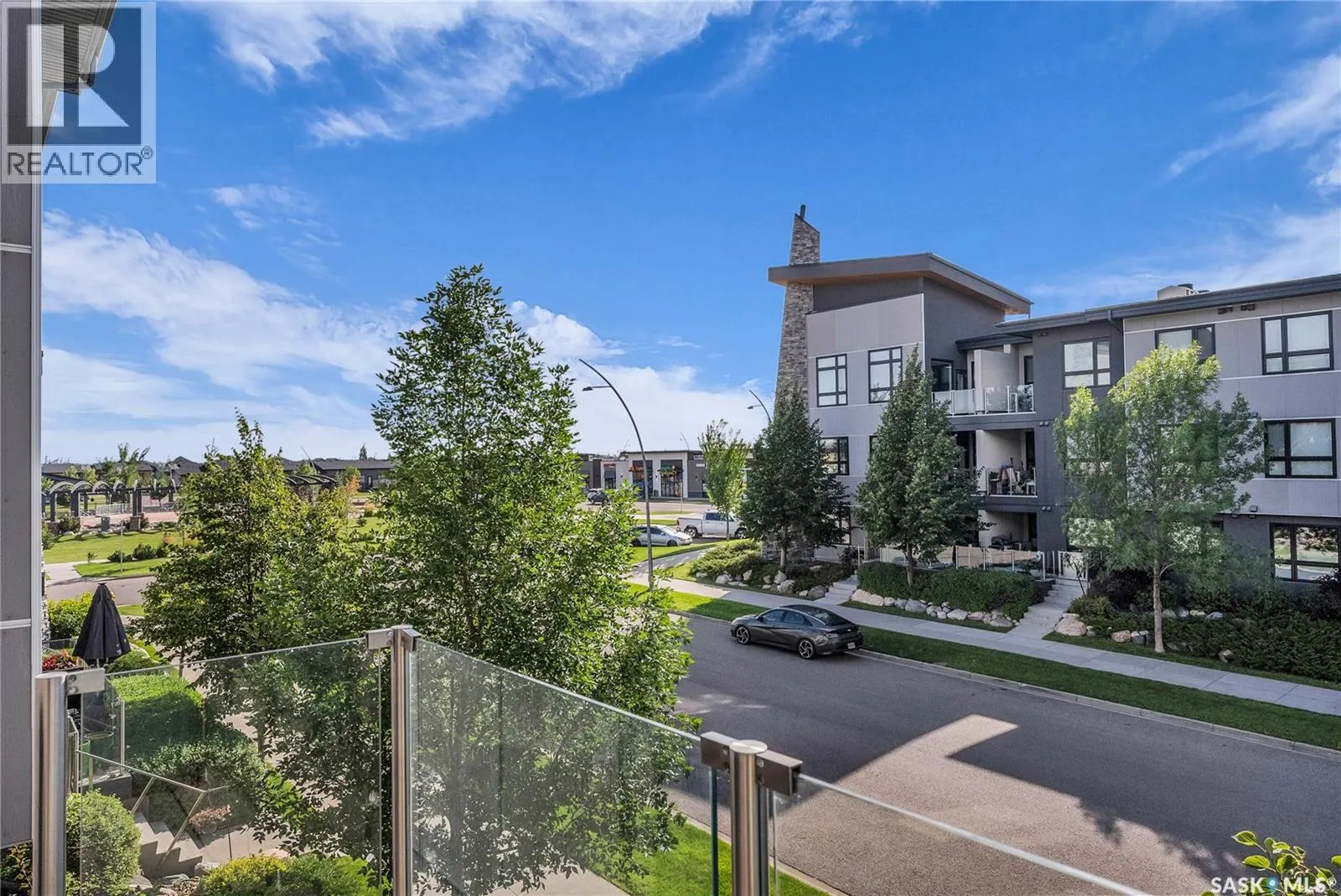221 223 Evergreen SQUARE