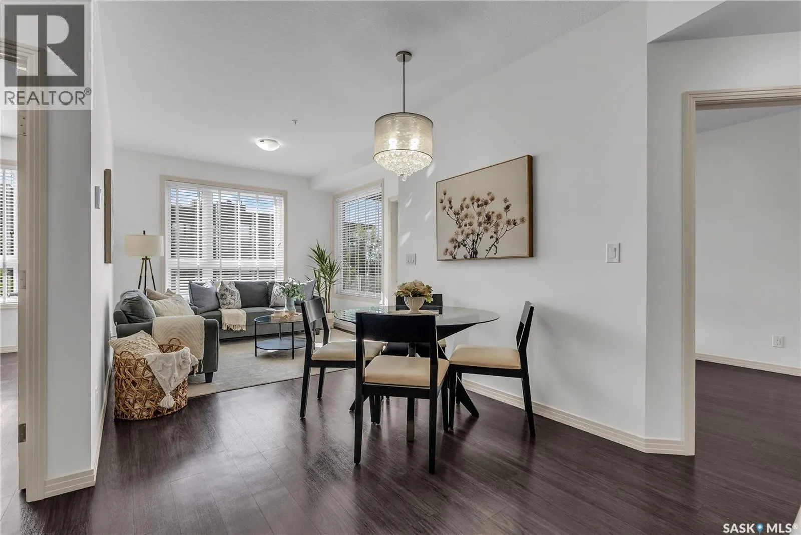 221 223 Evergreen SQUARE