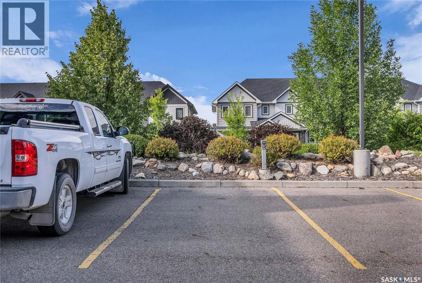 221 223 Evergreen SQUARE