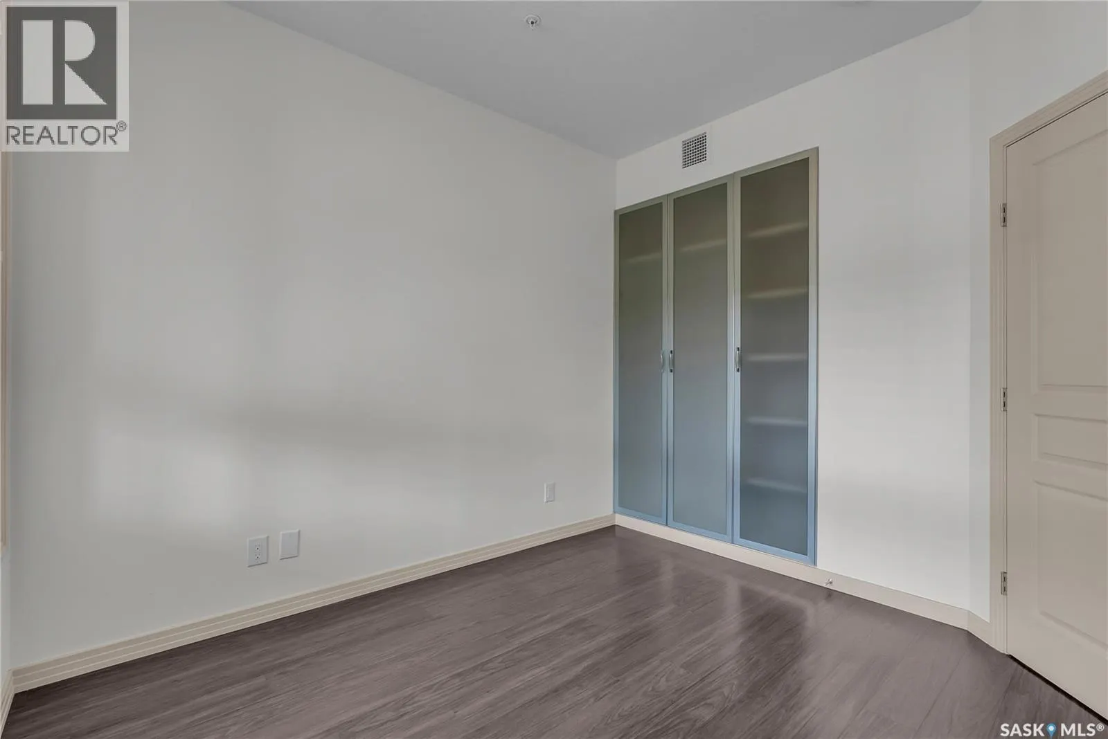 221 223 Evergreen SQUARE