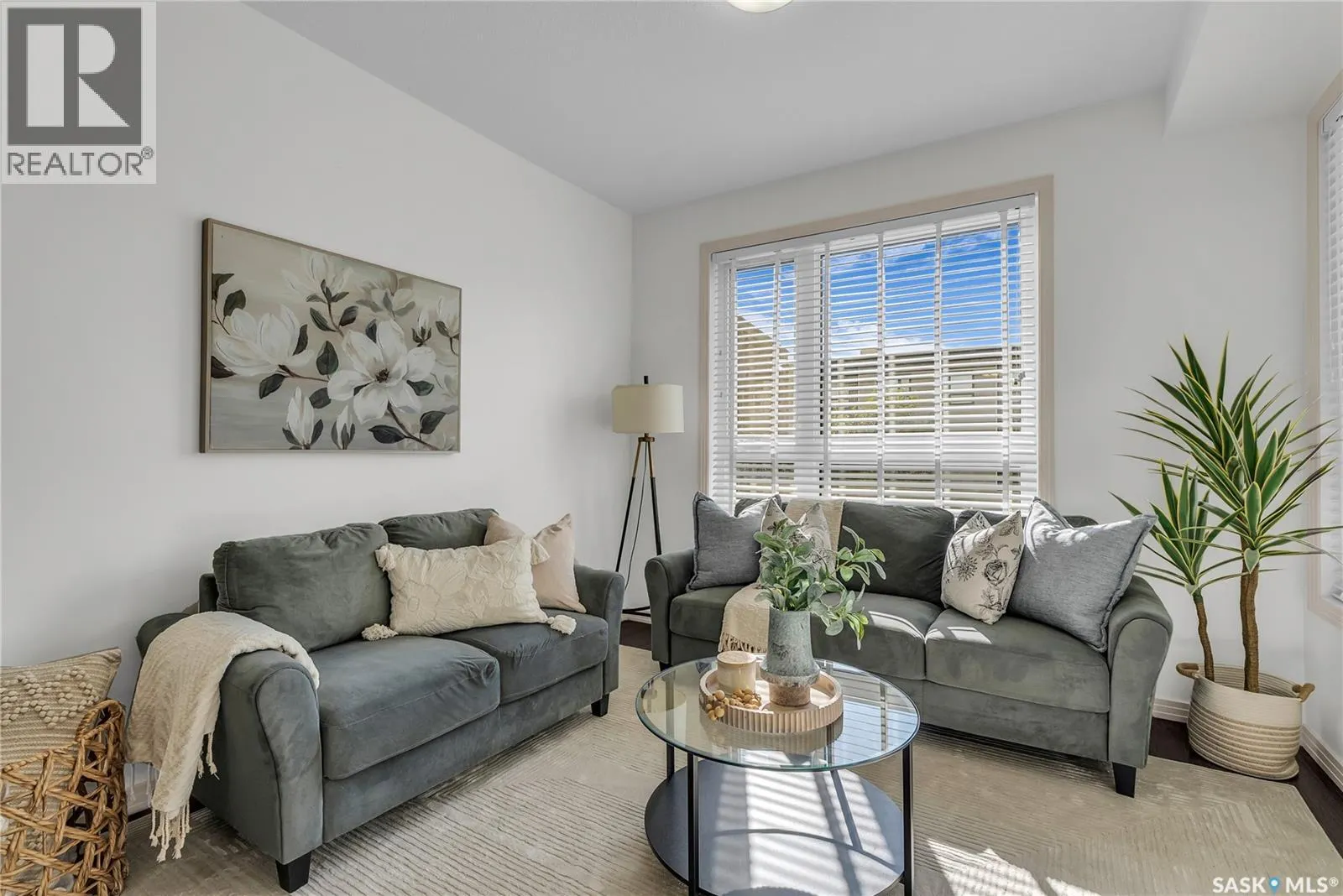 221 223 Evergreen SQUARE