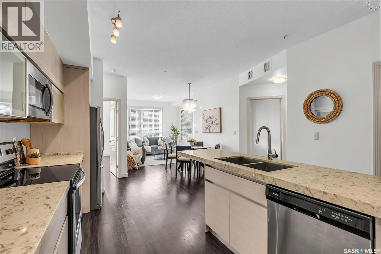 221 223 Evergreen SQUARE