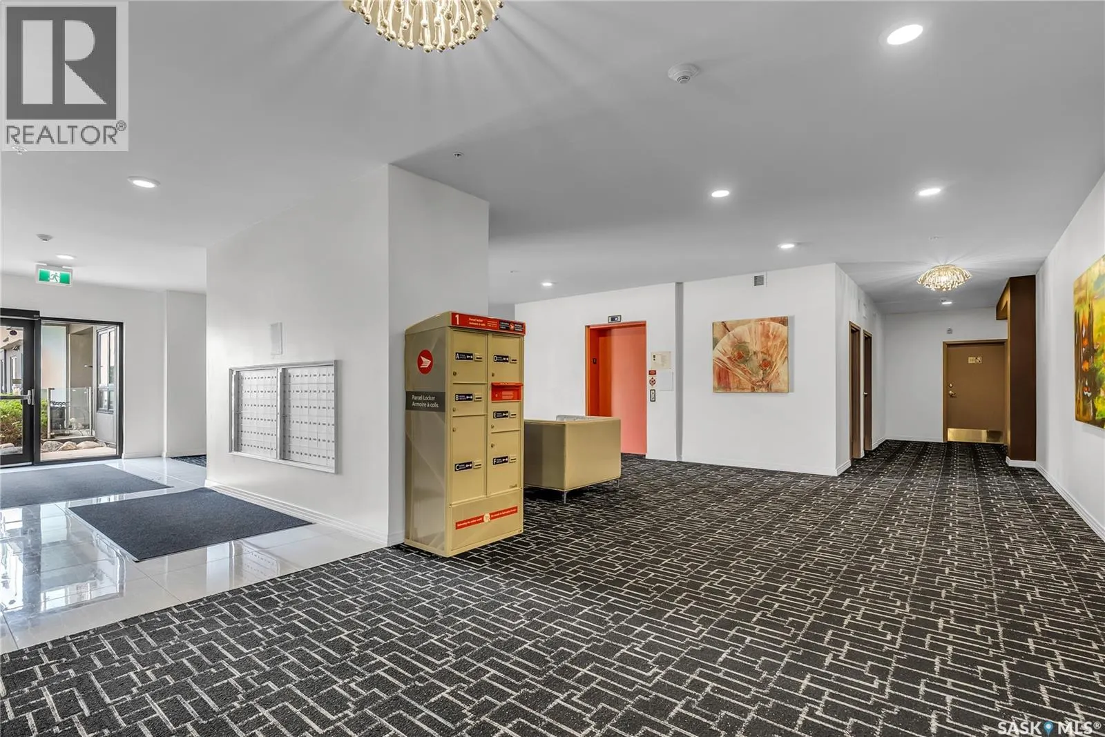 221 223 Evergreen SQUARE