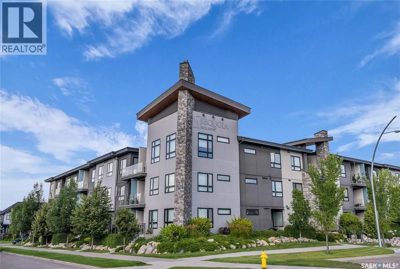 221 223 Evergreen SQUARE
