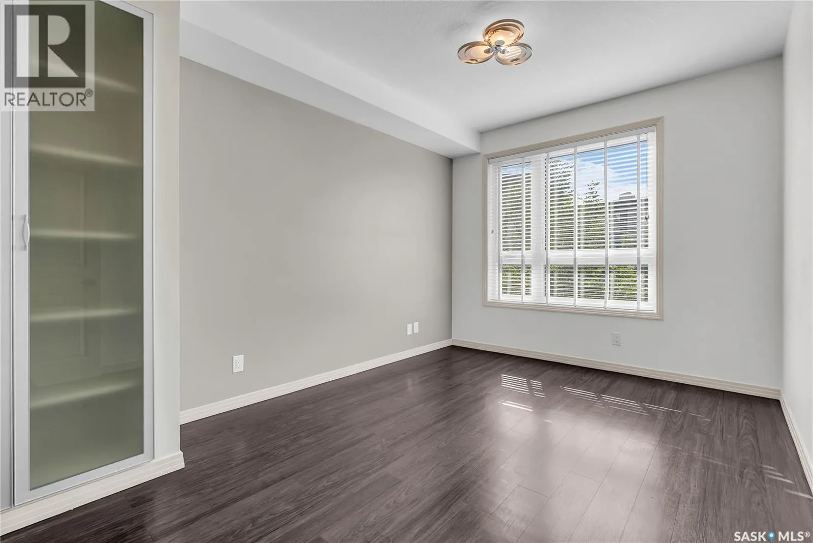 221 223 Evergreen SQUARE