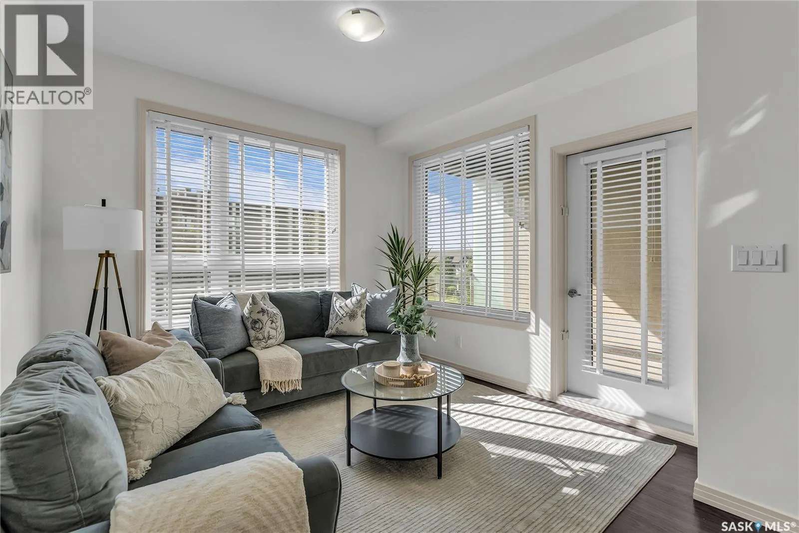 221 223 Evergreen SQUARE