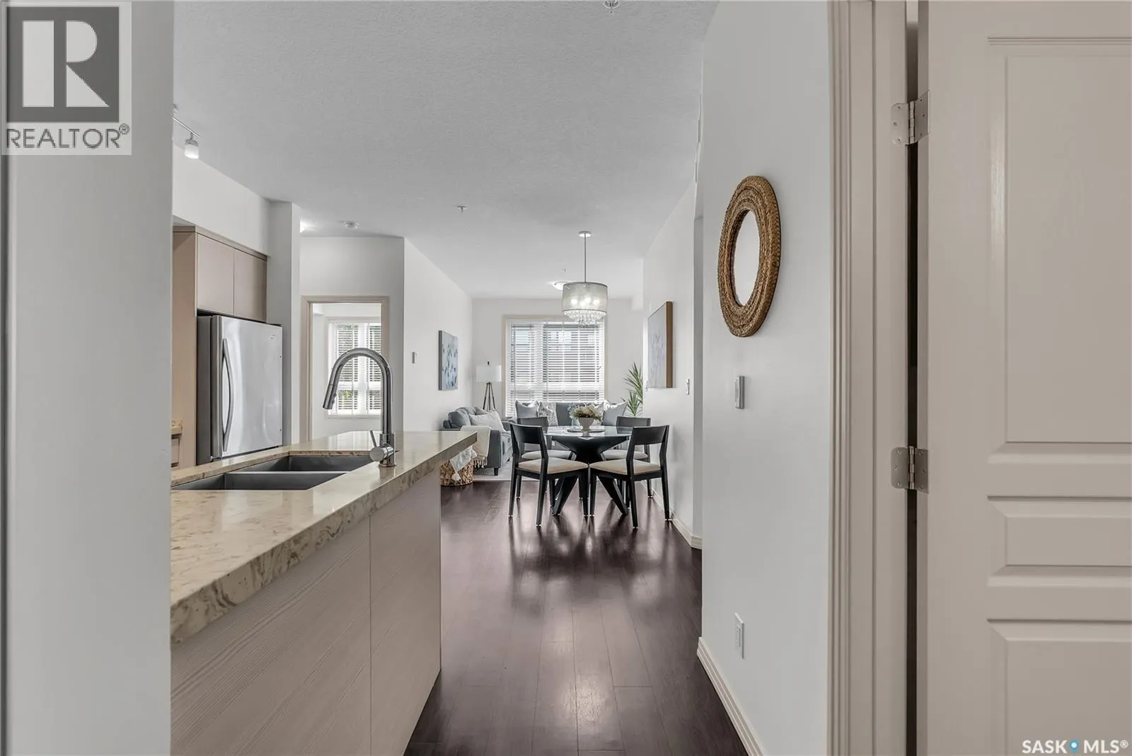 221 223 Evergreen SQUARE