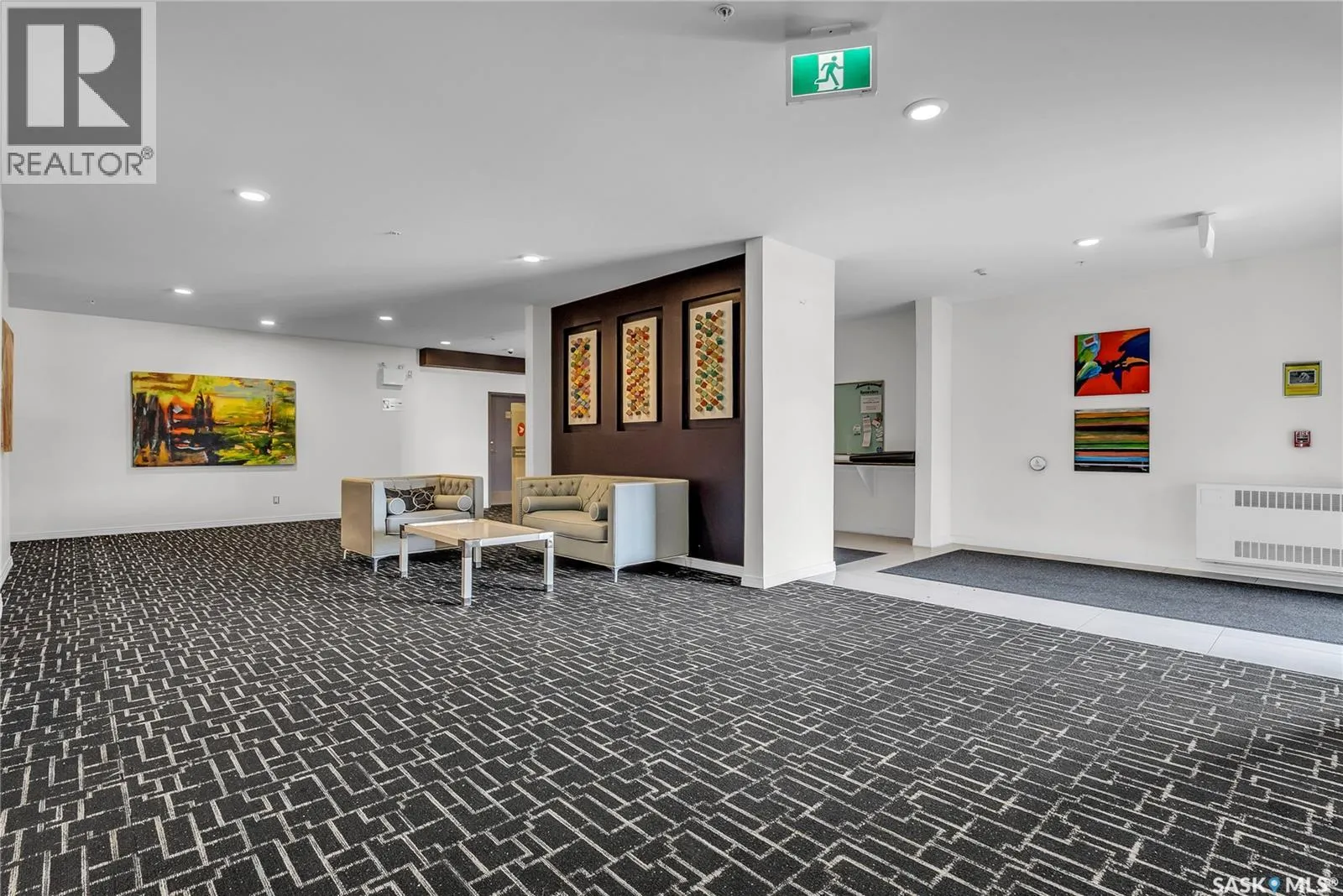 221 223 Evergreen SQUARE