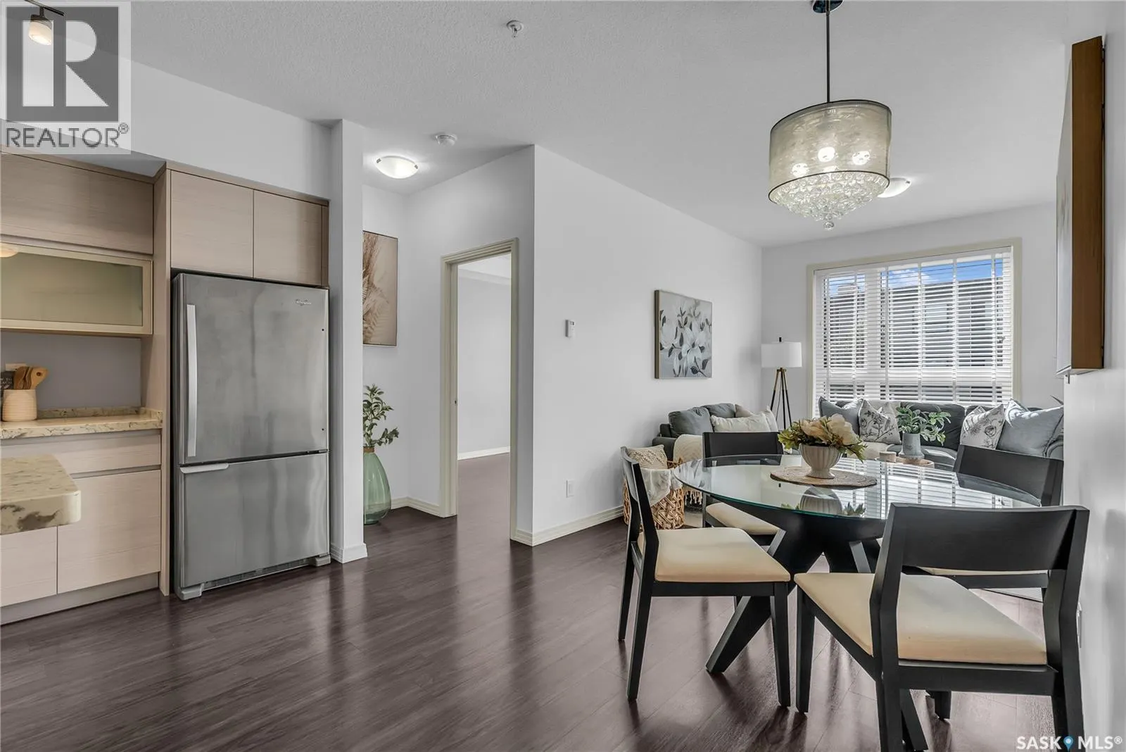 221 223 Evergreen SQUARE