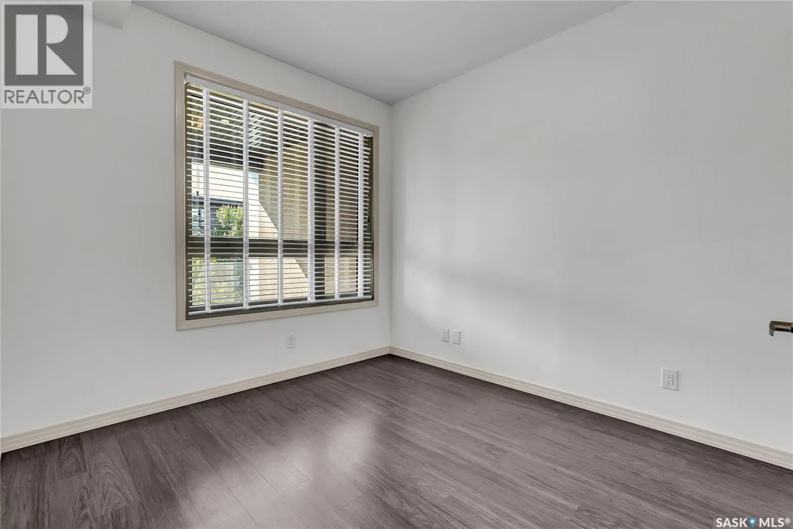 221 223 Evergreen SQUARE