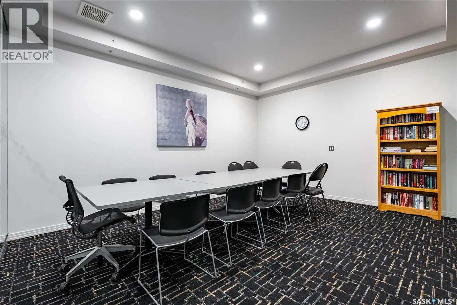 221 223 Evergreen SQUARE