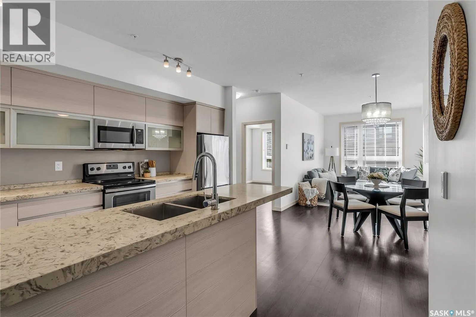 221 223 Evergreen SQUARE