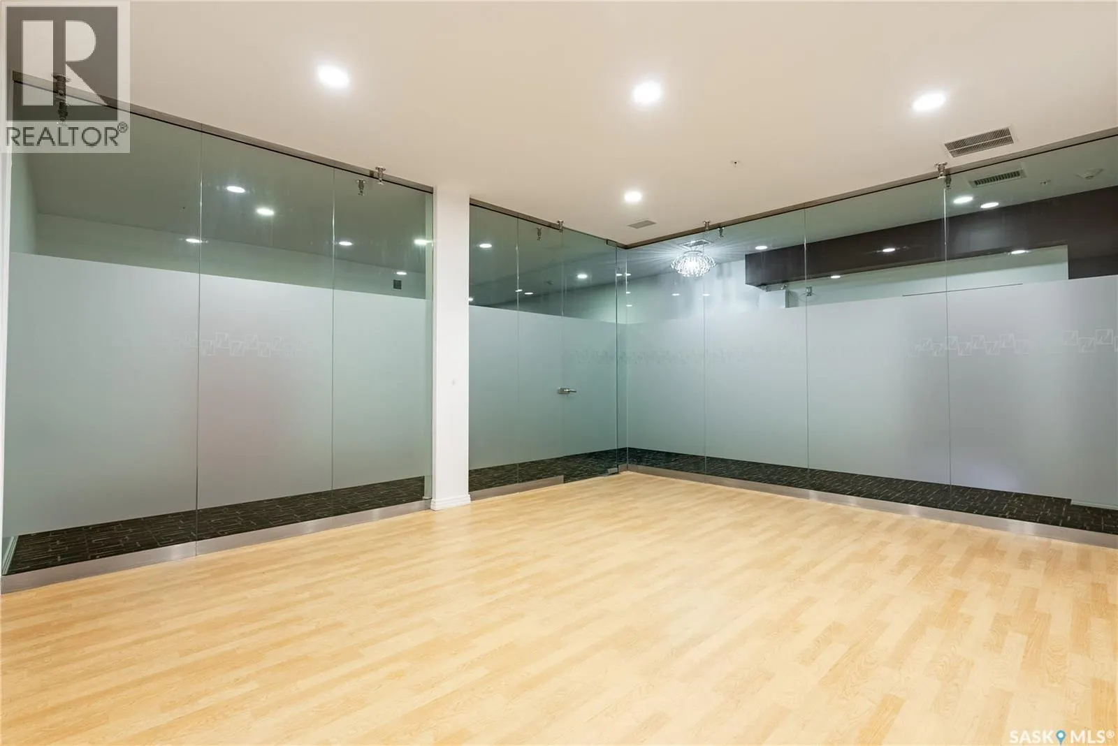 221 223 Evergreen SQUARE