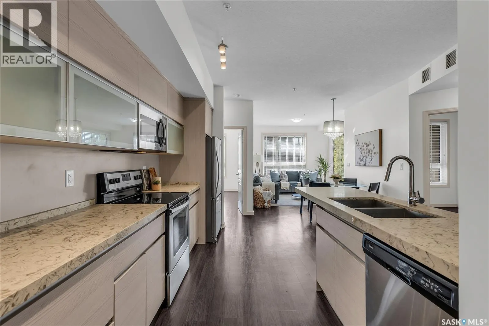 221 223 Evergreen SQUARE