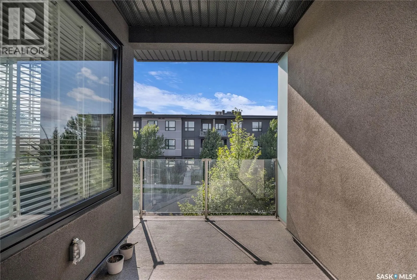 221 223 Evergreen SQUARE