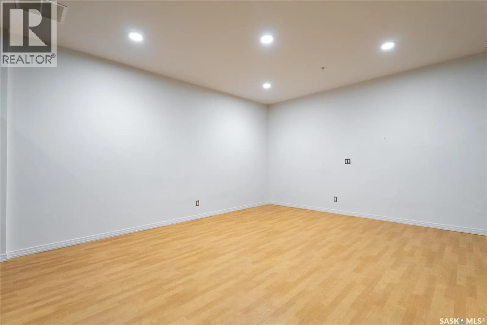 221 223 Evergreen SQUARE