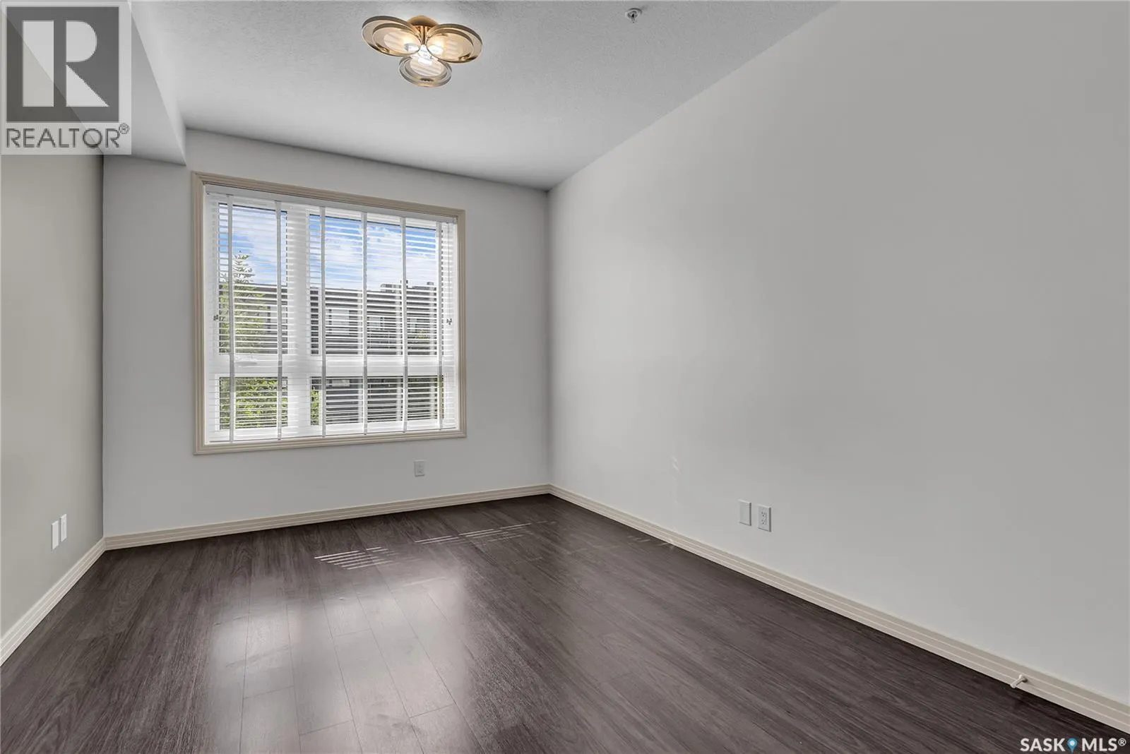221 223 Evergreen SQUARE