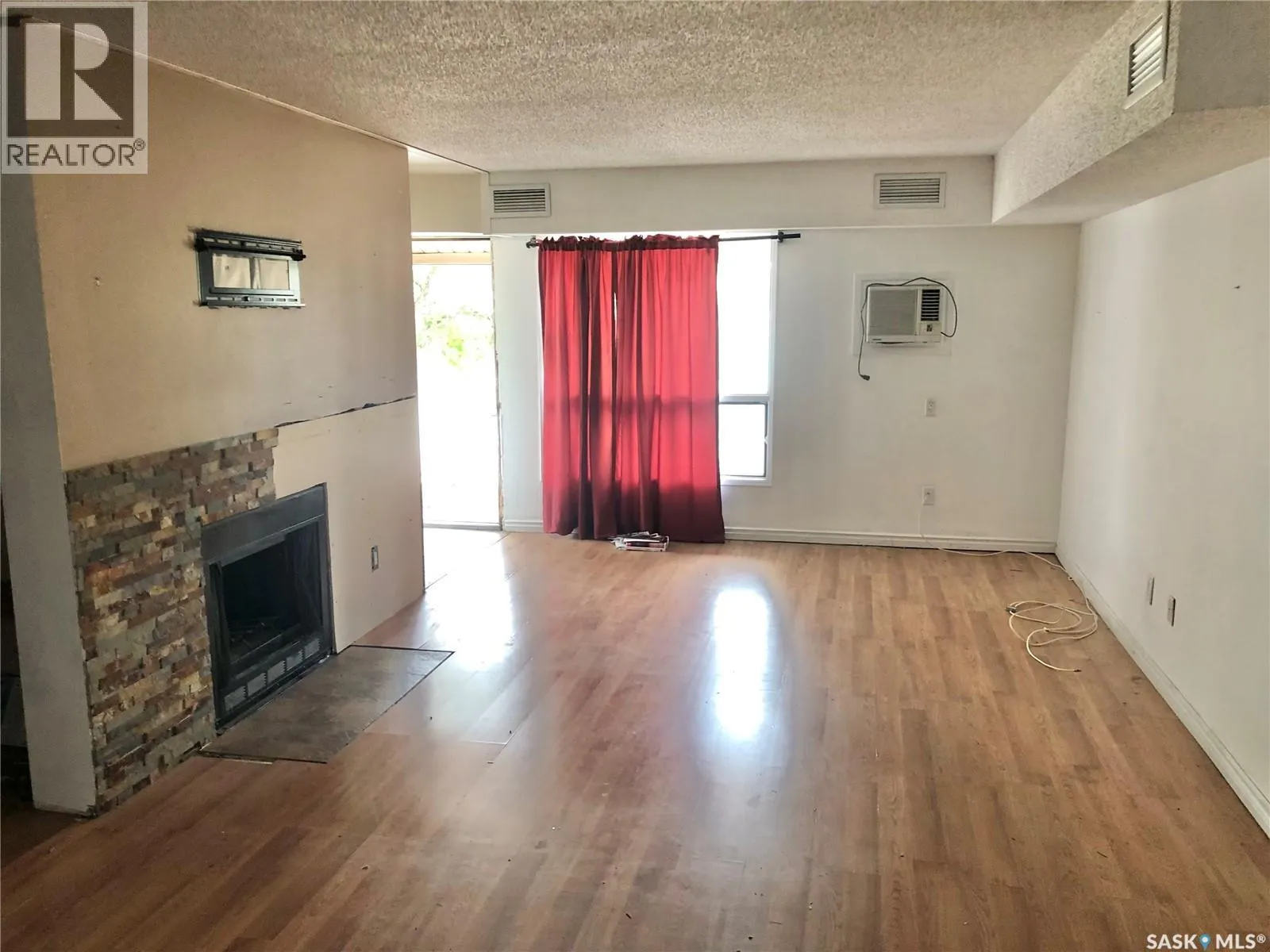 162 160 Gore PLACE