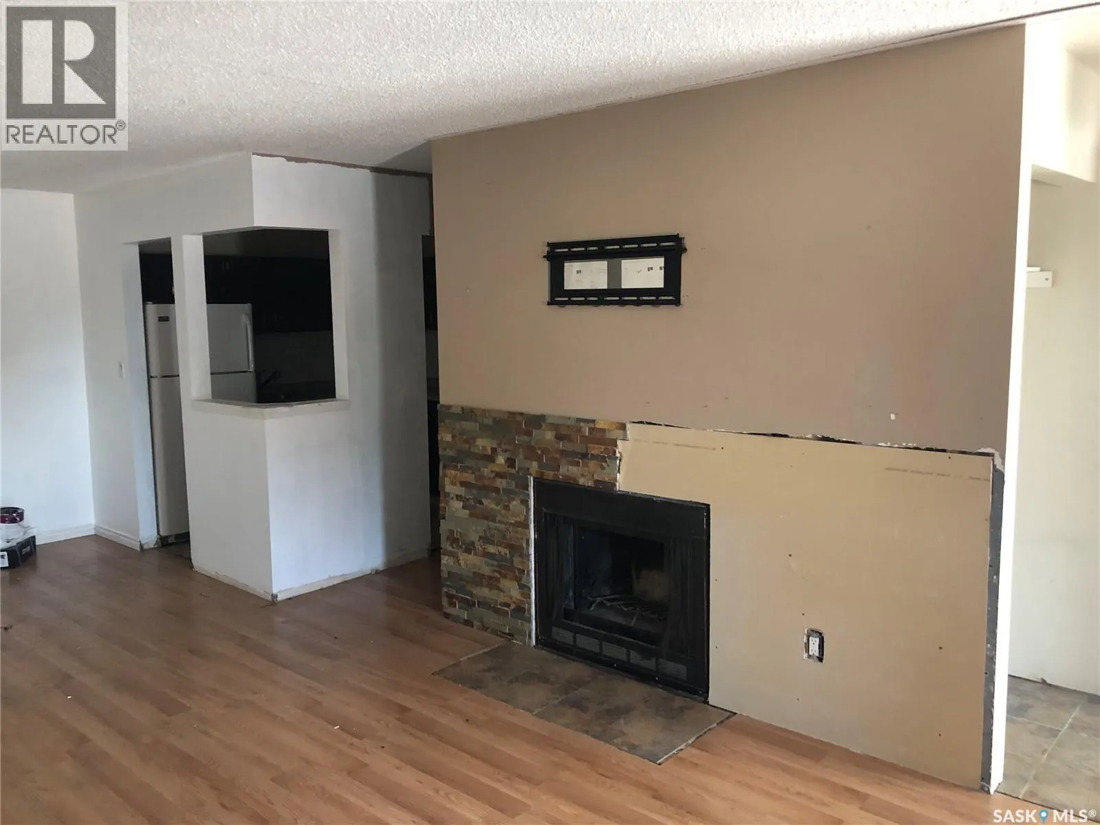 162 160 Gore PLACE