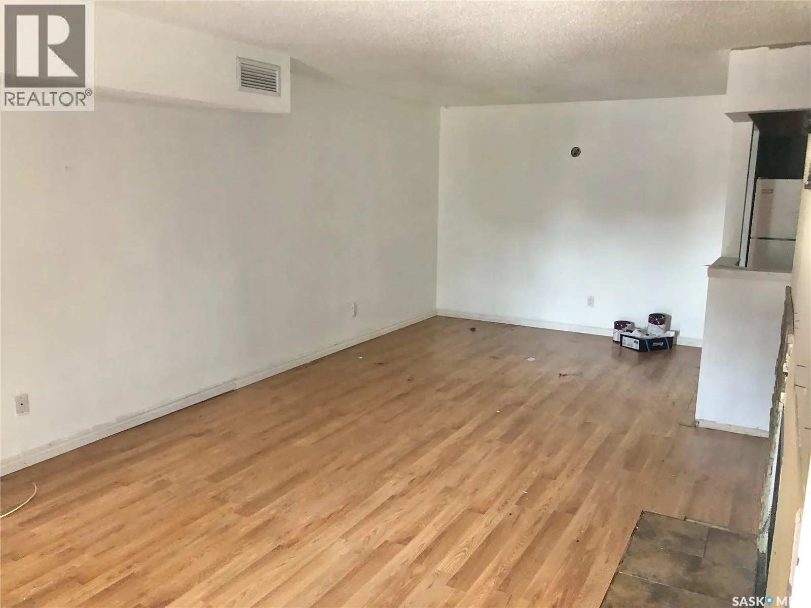 162 160 Gore PLACE