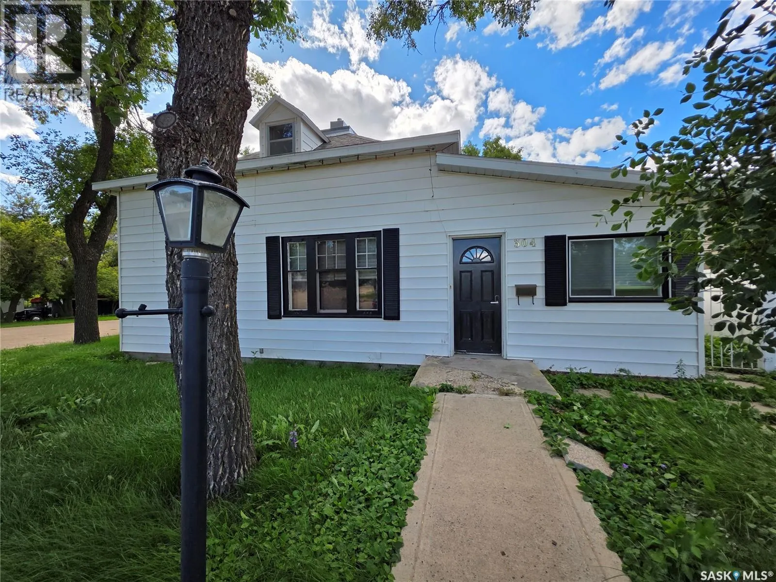 304 Leonard STREET