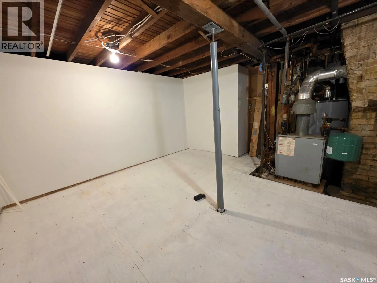 304 Leonard STREET