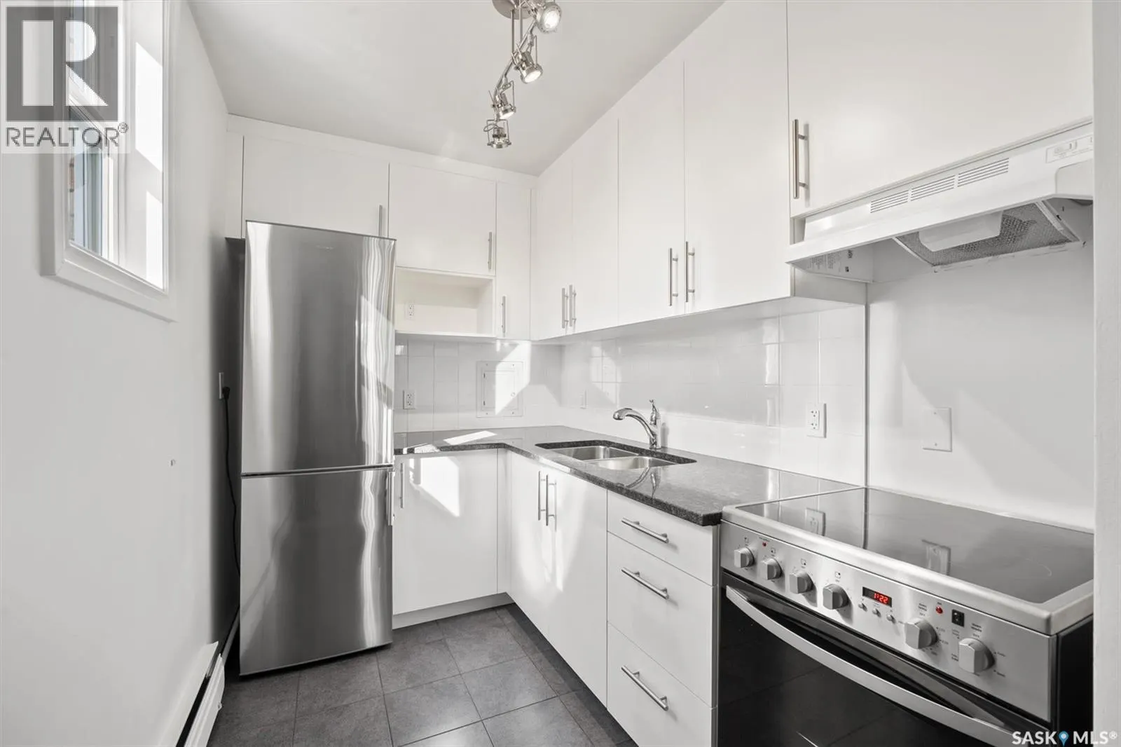 424 3rd AVENUE