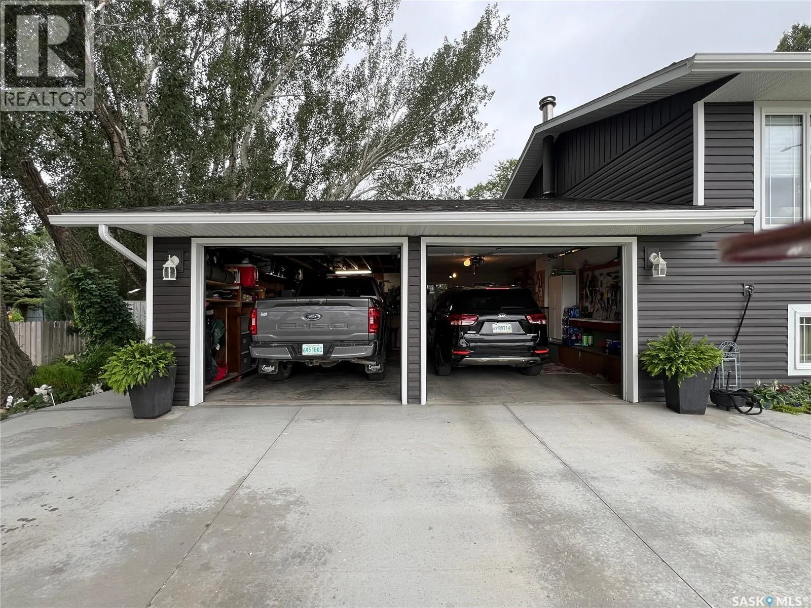 1275 Veterans CRESCENT