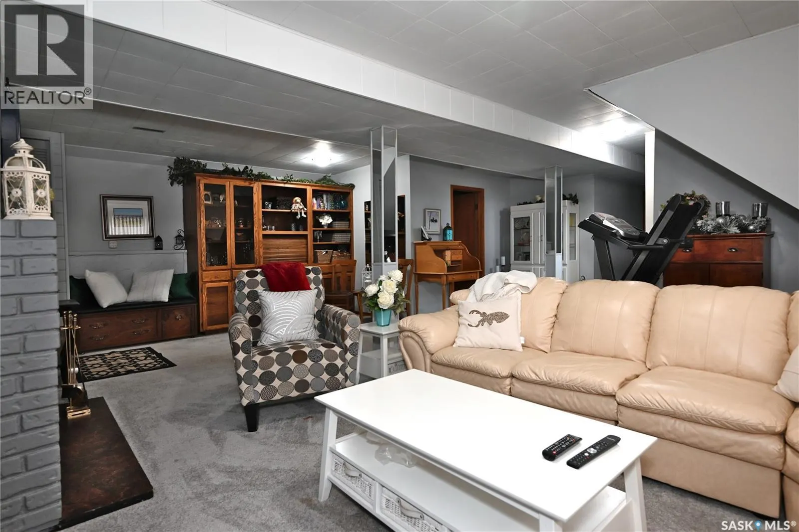 1275 Veterans CRESCENT