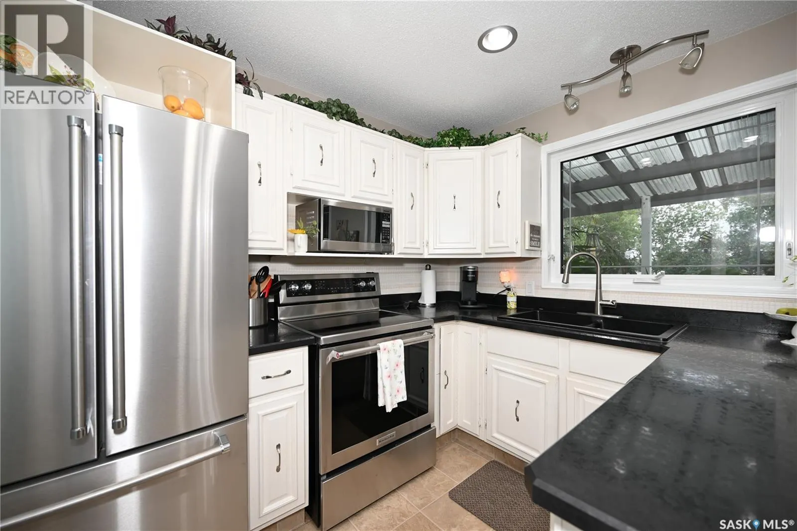 1275 Veterans CRESCENT