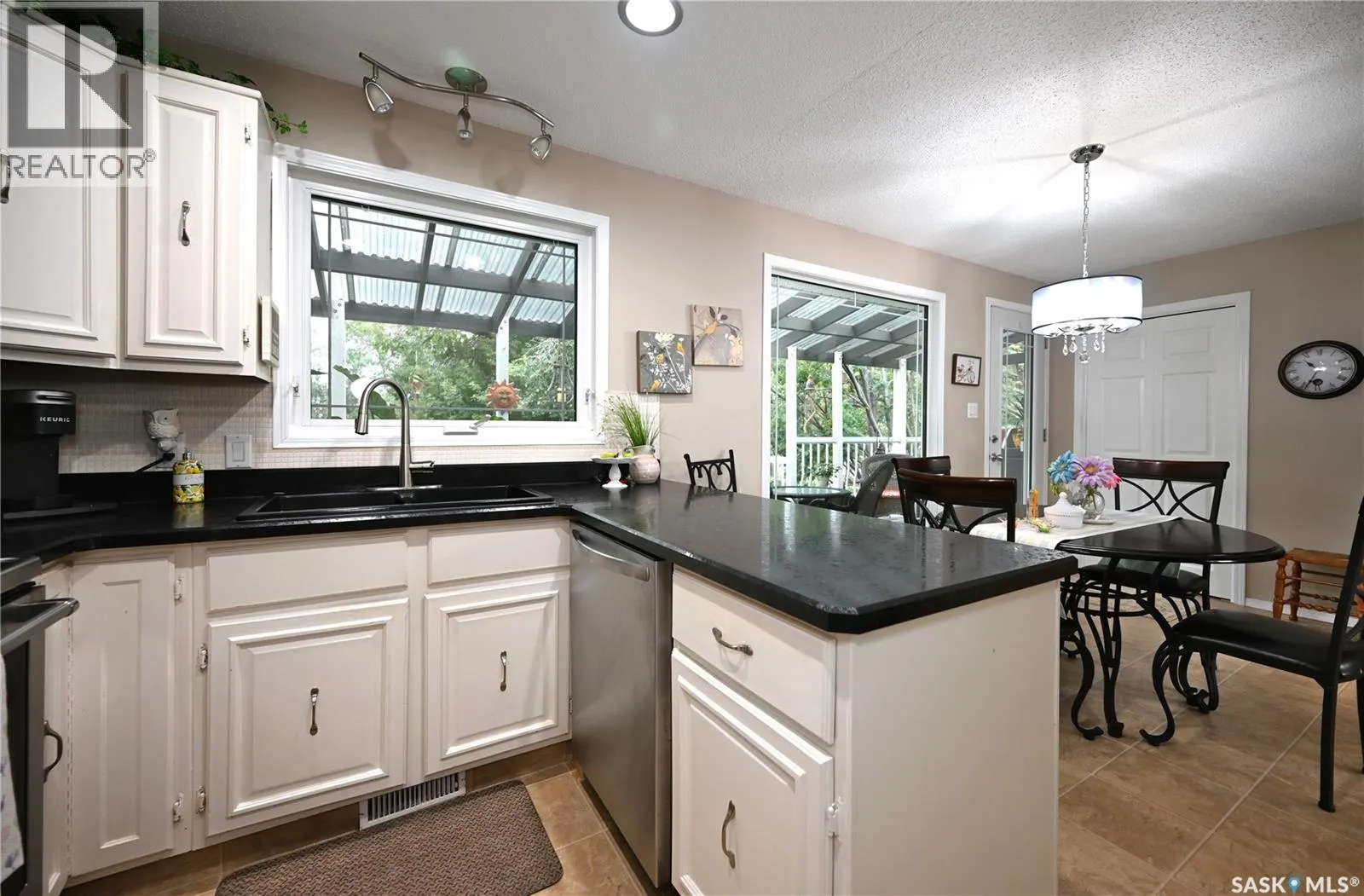1275 Veterans CRESCENT