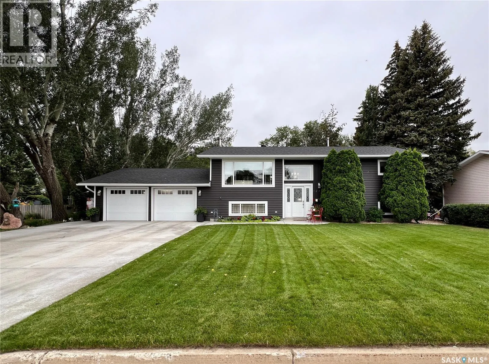 1275 Veterans CRESCENT