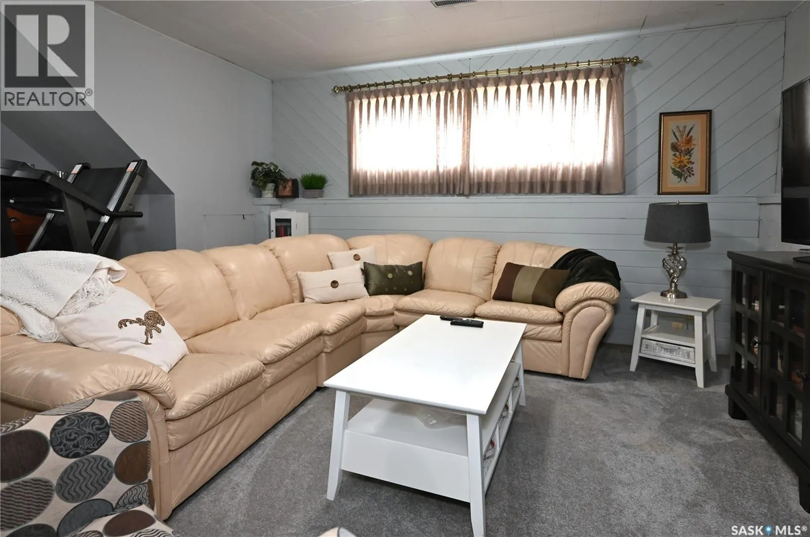 1275 Veterans CRESCENT