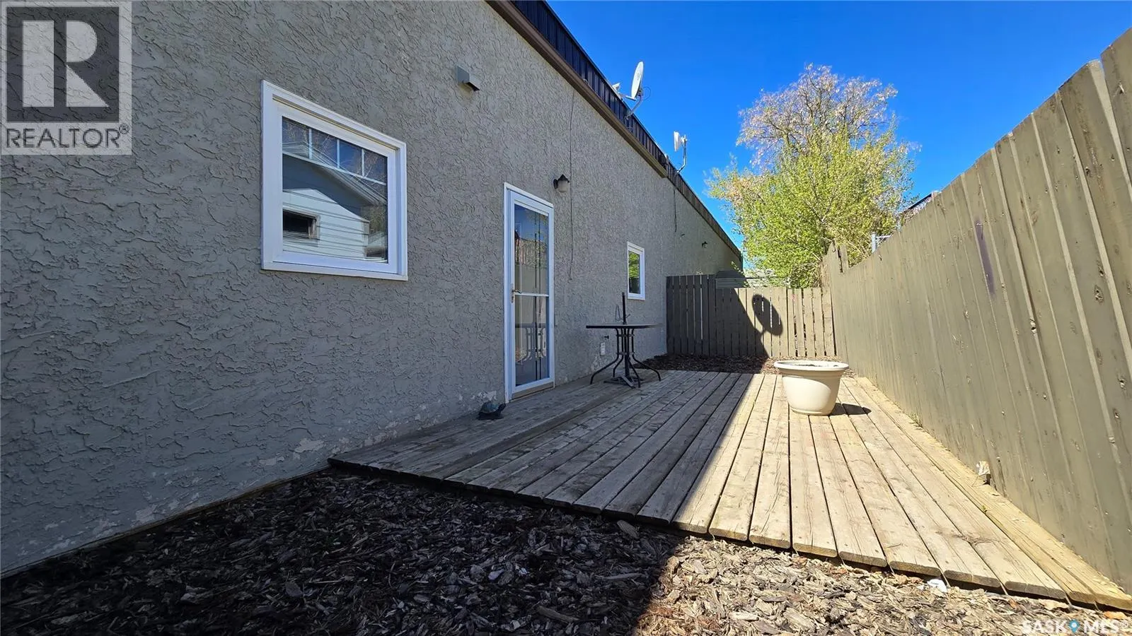 3 2 FRASER AVENUE