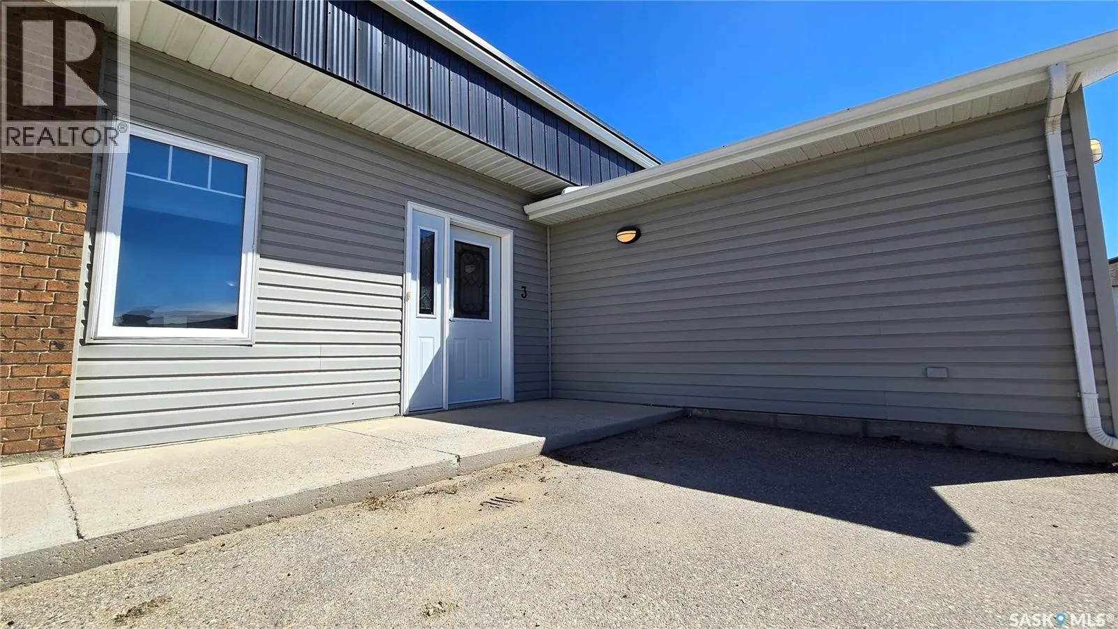 3 2 FRASER AVENUE