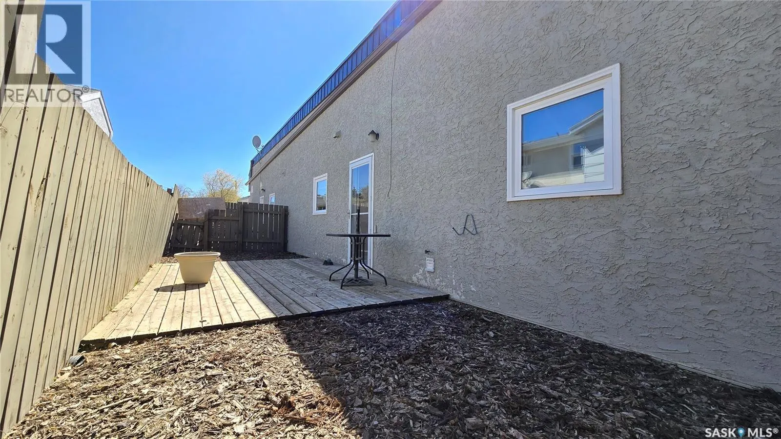 3 2 FRASER AVENUE