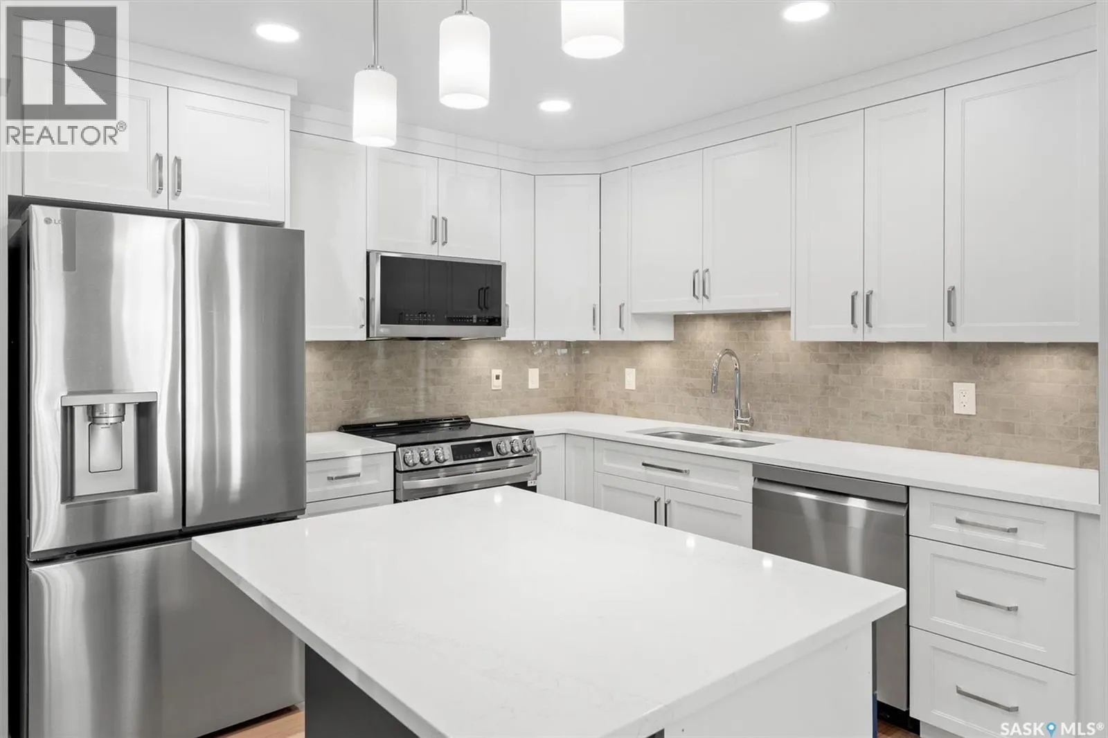 102 318 108th STREET W