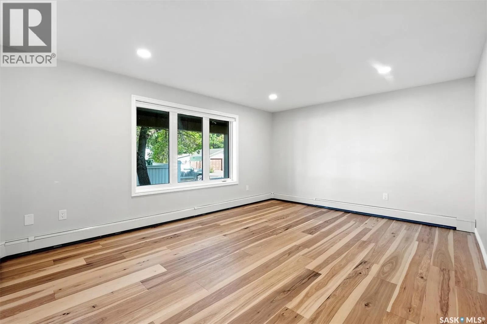 102 318 108th STREET W